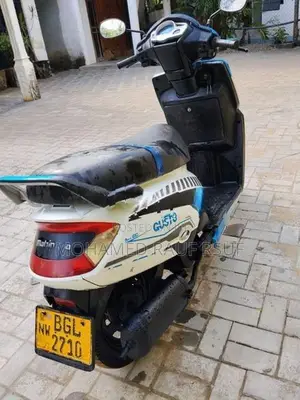 Mahindra Gusto 2017