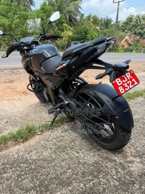 Bajaj Pulsar N160 2025