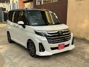 Toyota Roomy Custom GT Turbo 2025