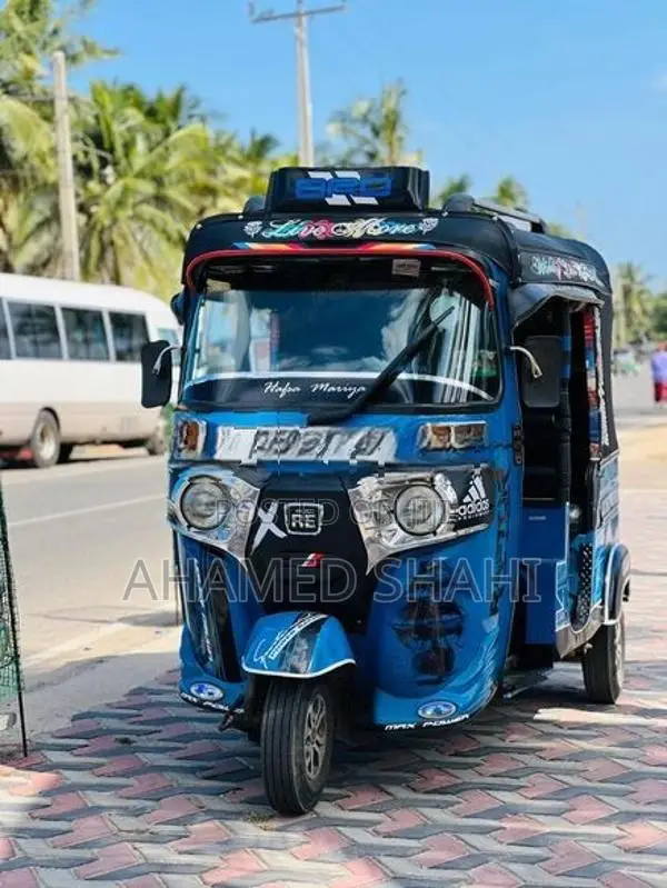 Bajaj RE 2017