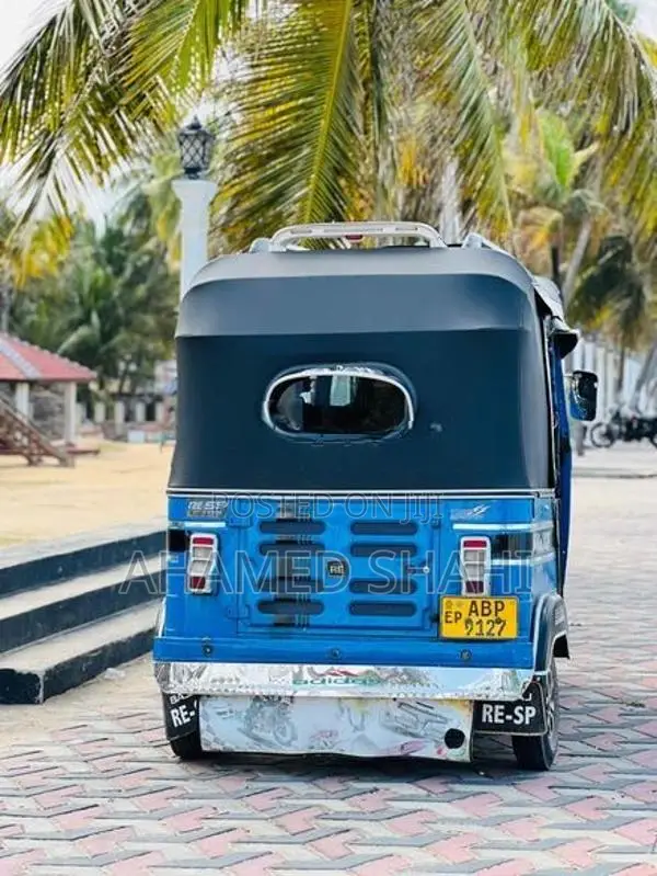 Bajaj RE 2017