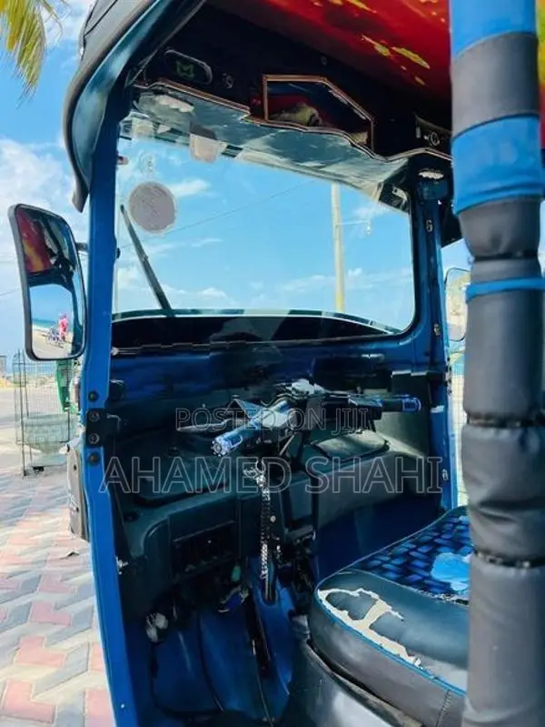 Bajaj RE 2017