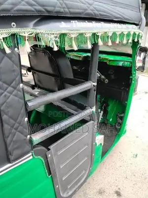 Bajaj RE 2018