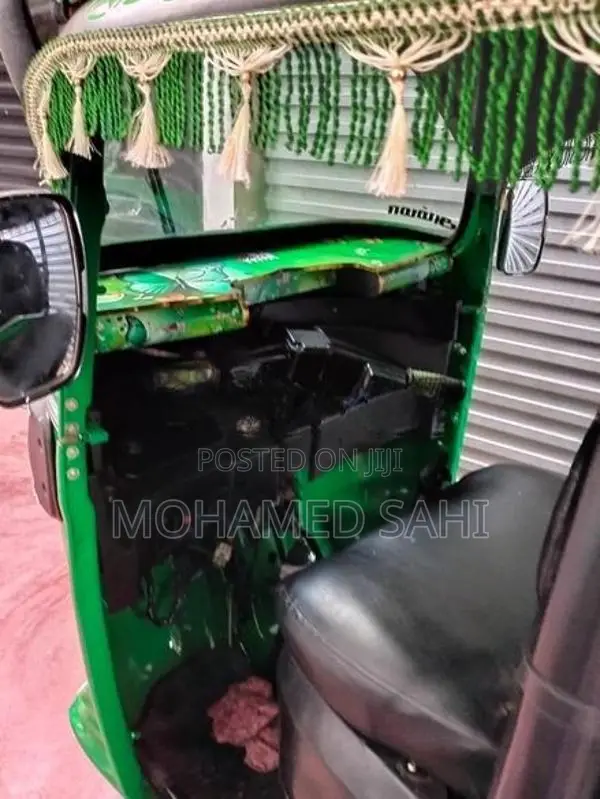 Bajaj RE 2018