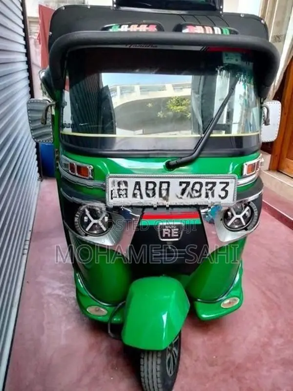 Bajaj RE 2018