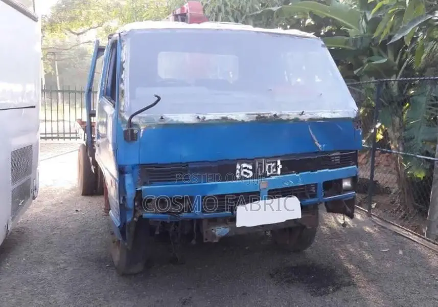 Isuzu Boom Truck for Parts