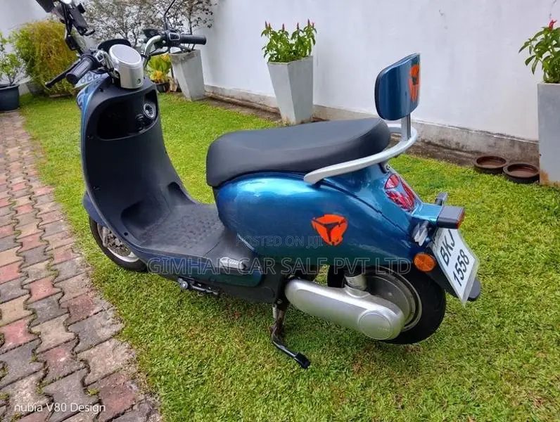 Yadea M6 Electric Scooter 2025