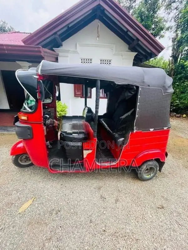 Bajaj RE 2015