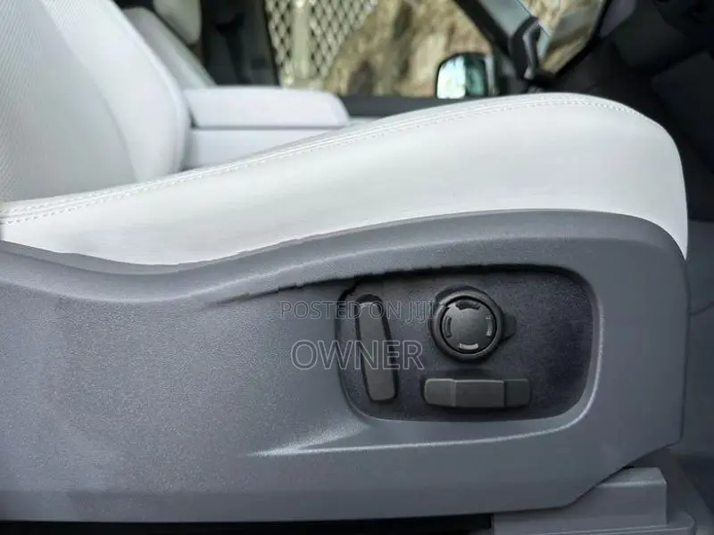 Land Rover Defender 7seater Petrol 2026