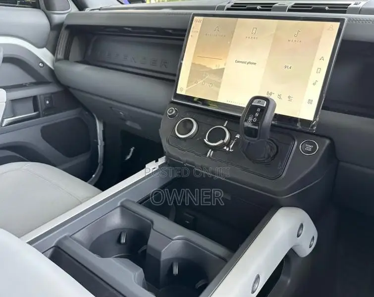 Land Rover Defender 7seater Petrol 2026