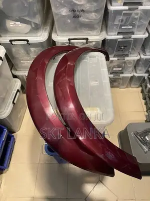Genuine Discovery 4 2013 Front Bumper Fender Wheel Arch Mouldings