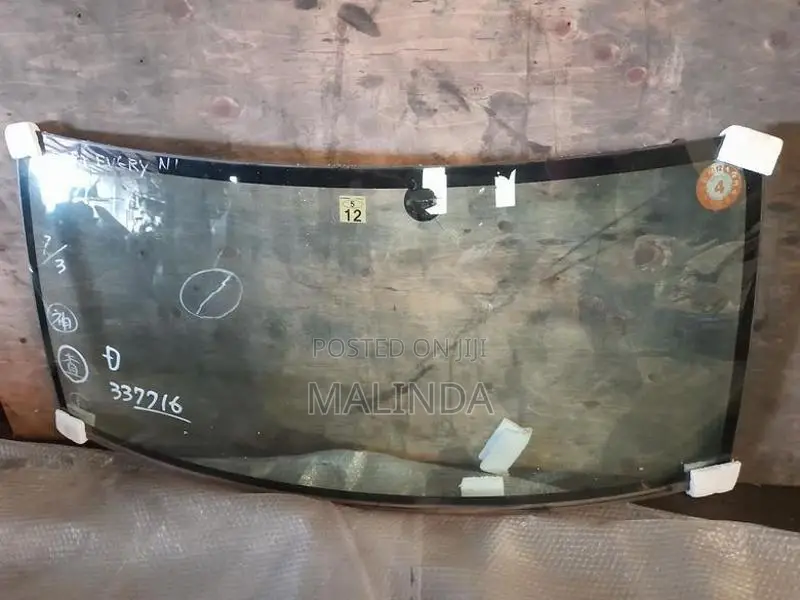 Suzuki Every (DA17) Windscreen - Reconditioned