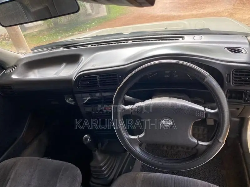 Nissan Pulsar 1990