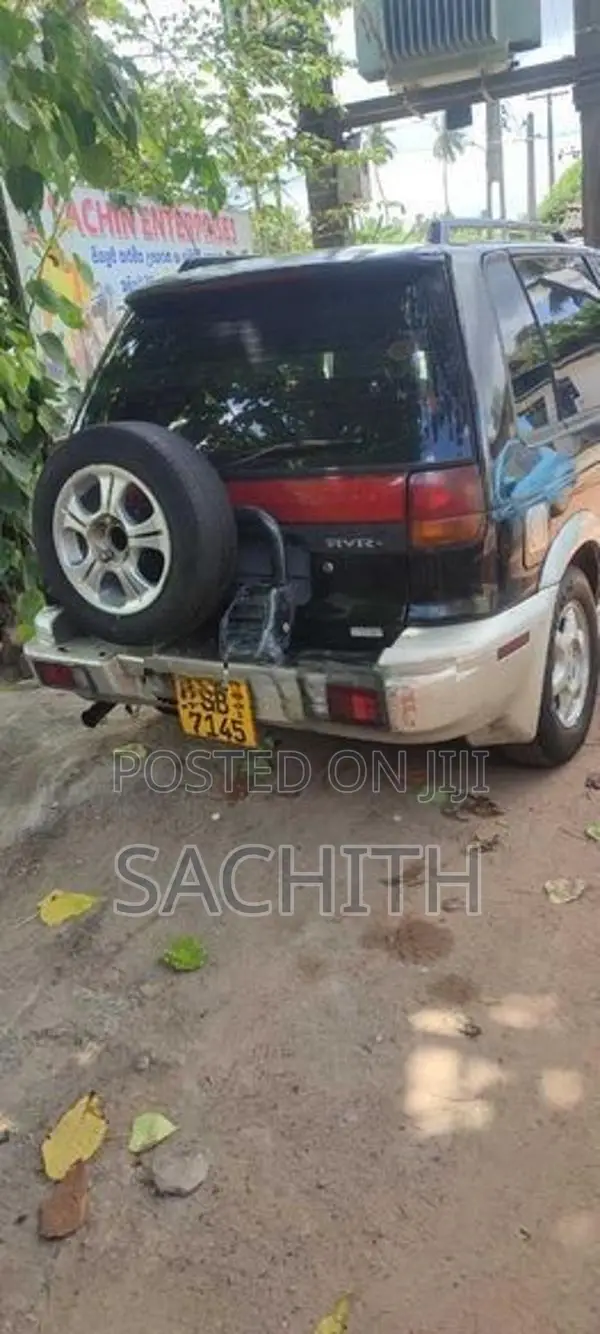 Mitsubishi RVR 1999