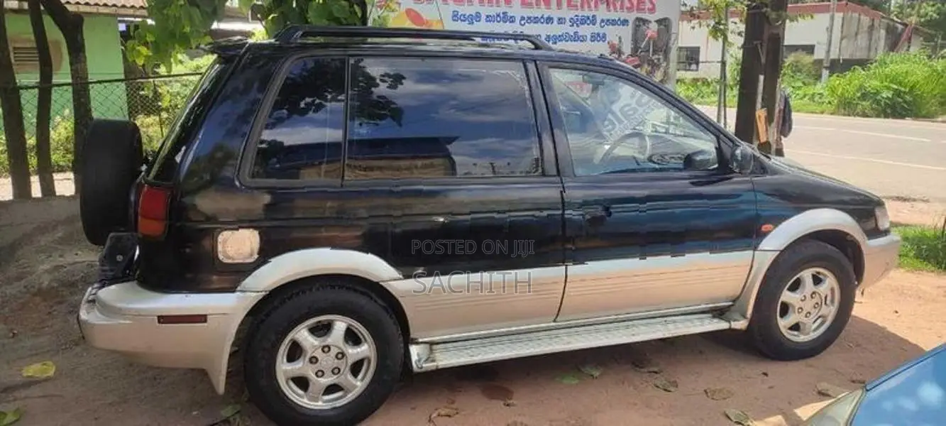 Mitsubishi RVR 1999
