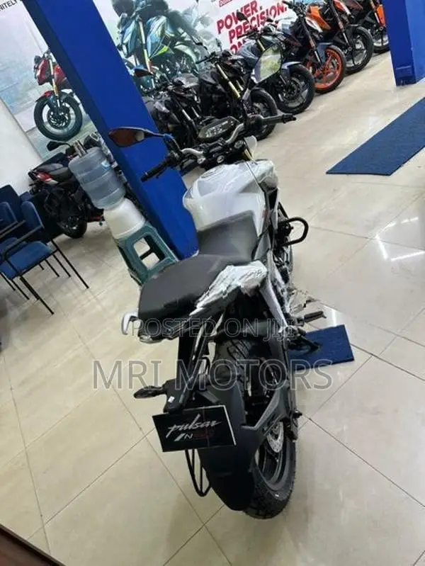 Bajaj Pulsar N160 Premium 2026