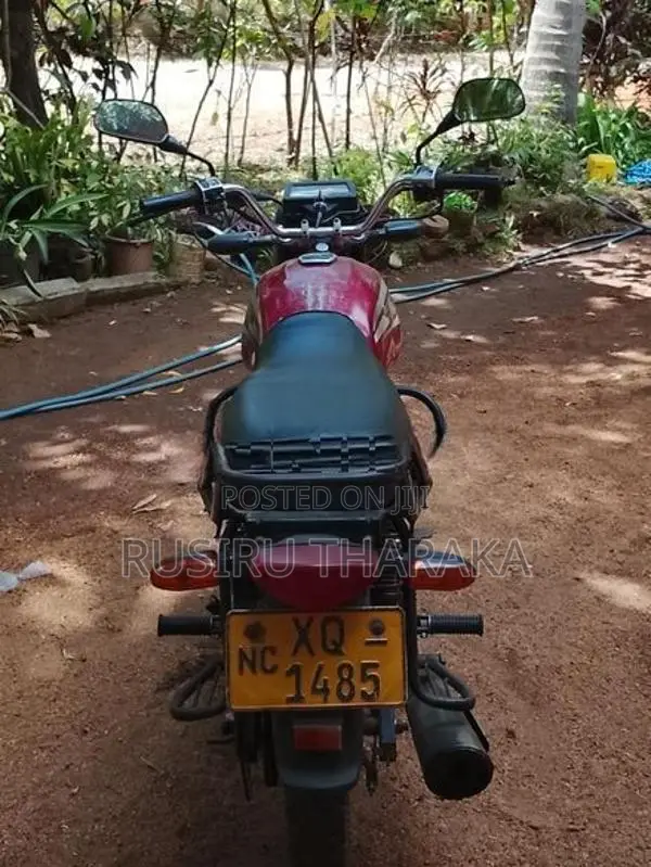 Bajaj Boxer 2012