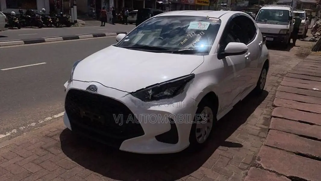 Toyota Yaris x 2024