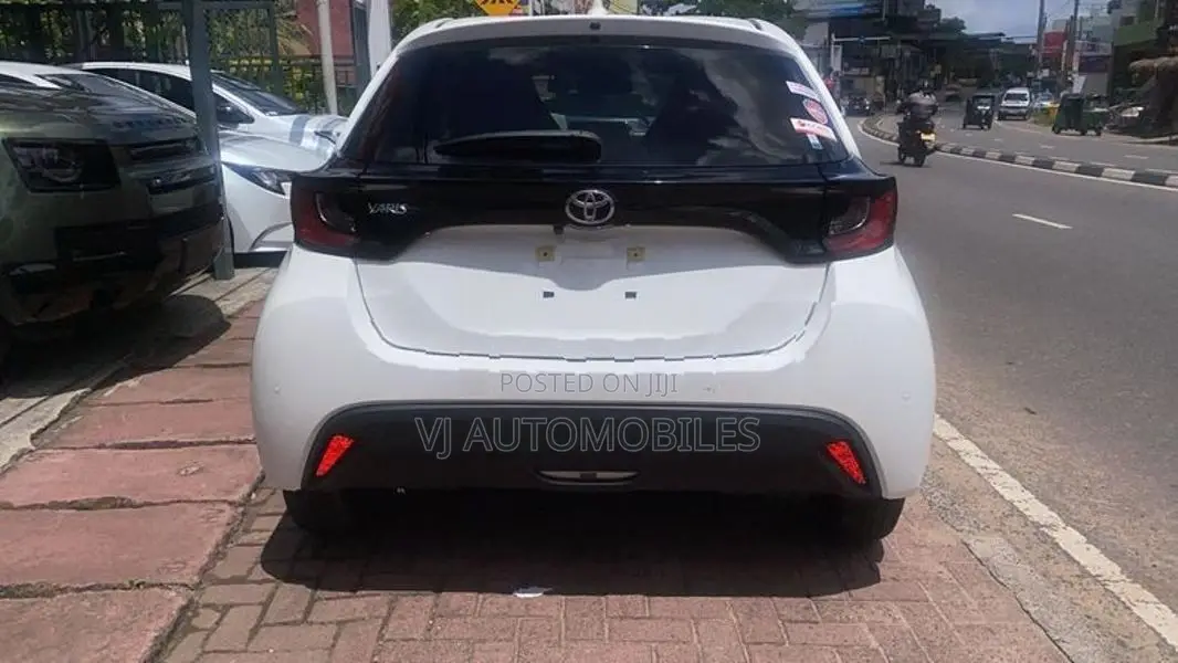 Toyota Yaris x 2024