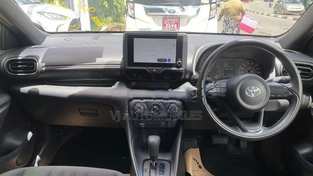 Toyota Yaris x 2024
