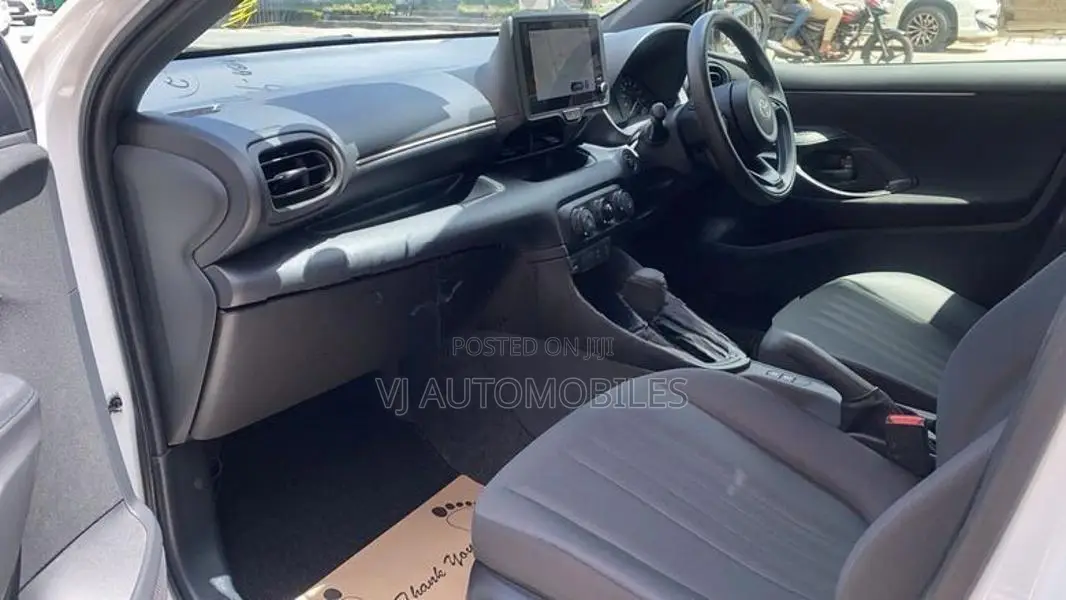 Toyota Yaris x 2024
