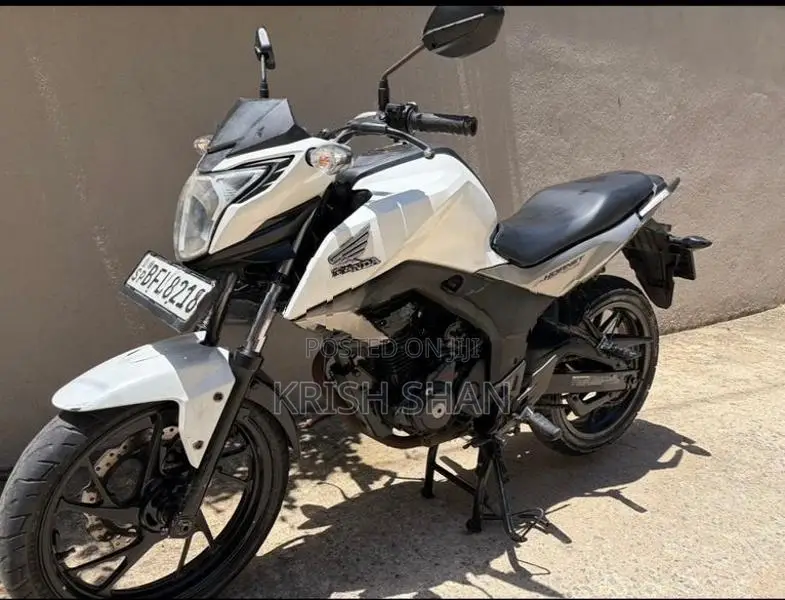 Honda CB Hornet 160R 2016