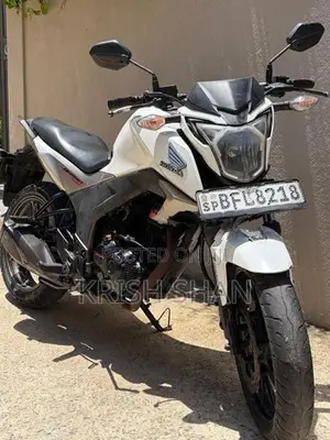 Honda CB Hornet 160R 2016