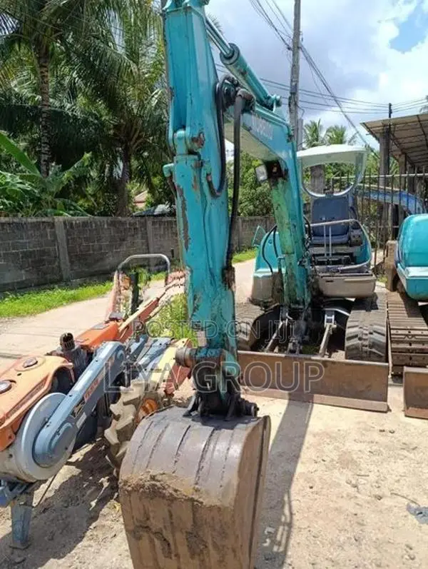Kobelco SK 35 Excavator