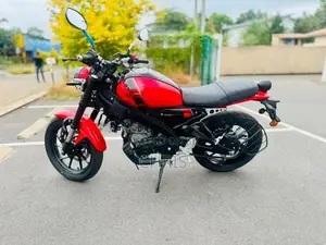 Yamaha XSR 155 RED 2026