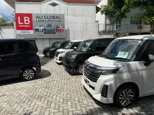 Toyota Roomy Custom G Black Top 2023