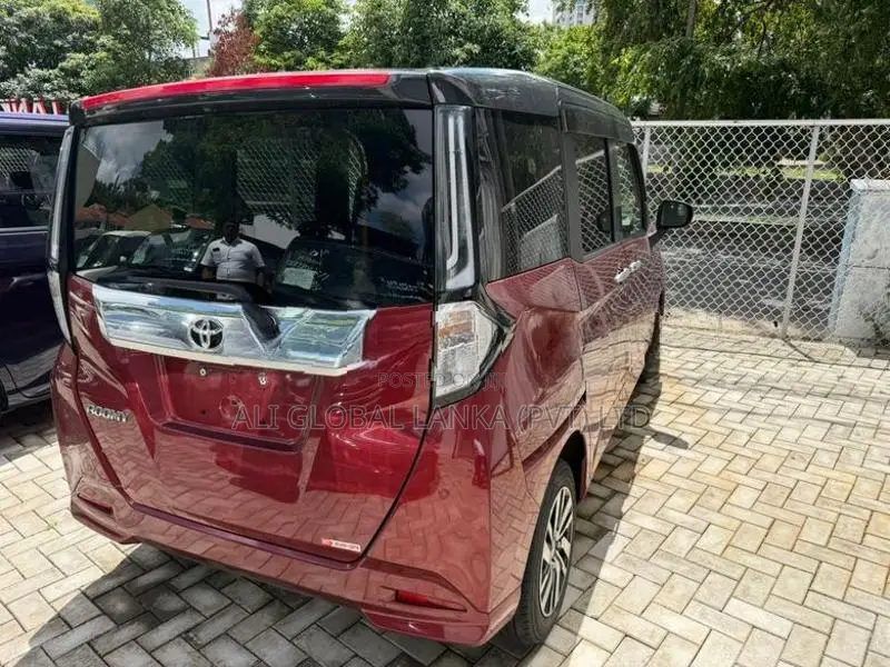 Toyota Roomy Custom G Black Top 2023