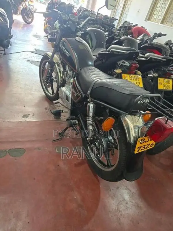 Suzuki GN 125 2025
