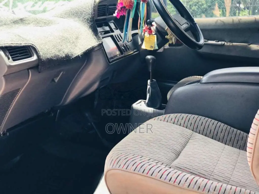 Toyota Dolphin 1993 Van (Used)