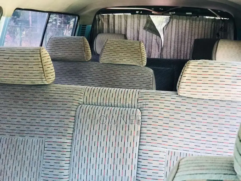 Toyota Dolphin 1993 Van (Used)