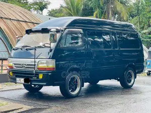 Toyota Dolphin 2002 Van (Used)