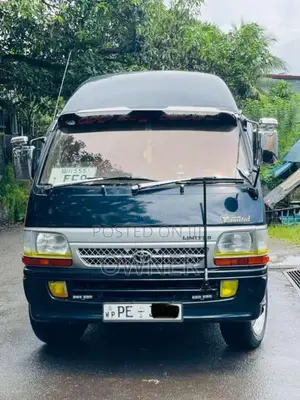Toyota Dolphin 2002 Van (Used)
