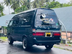 Toyota Dolphin 2002 Van (Used)