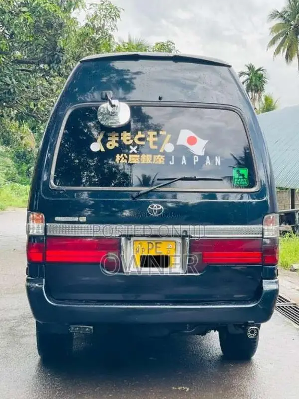 Toyota Dolphin 2002 Van (Used)