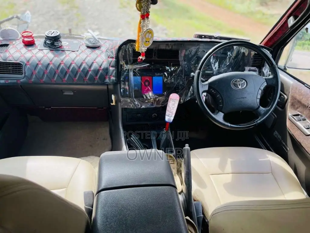 Toyota Dolphin 2002 Van (Used)