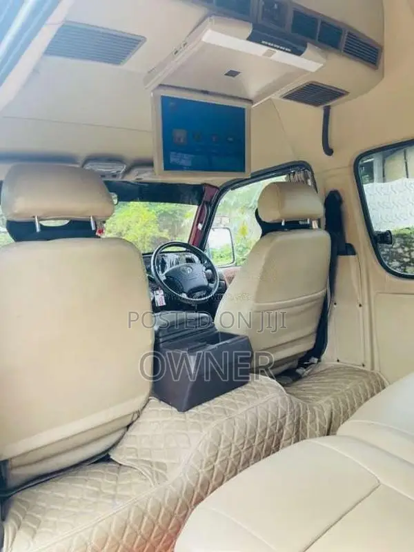 Toyota Dolphin 2002 Van (Used)