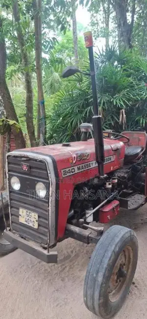 Massey-Ferguson 240 1993 Tractor (Used)