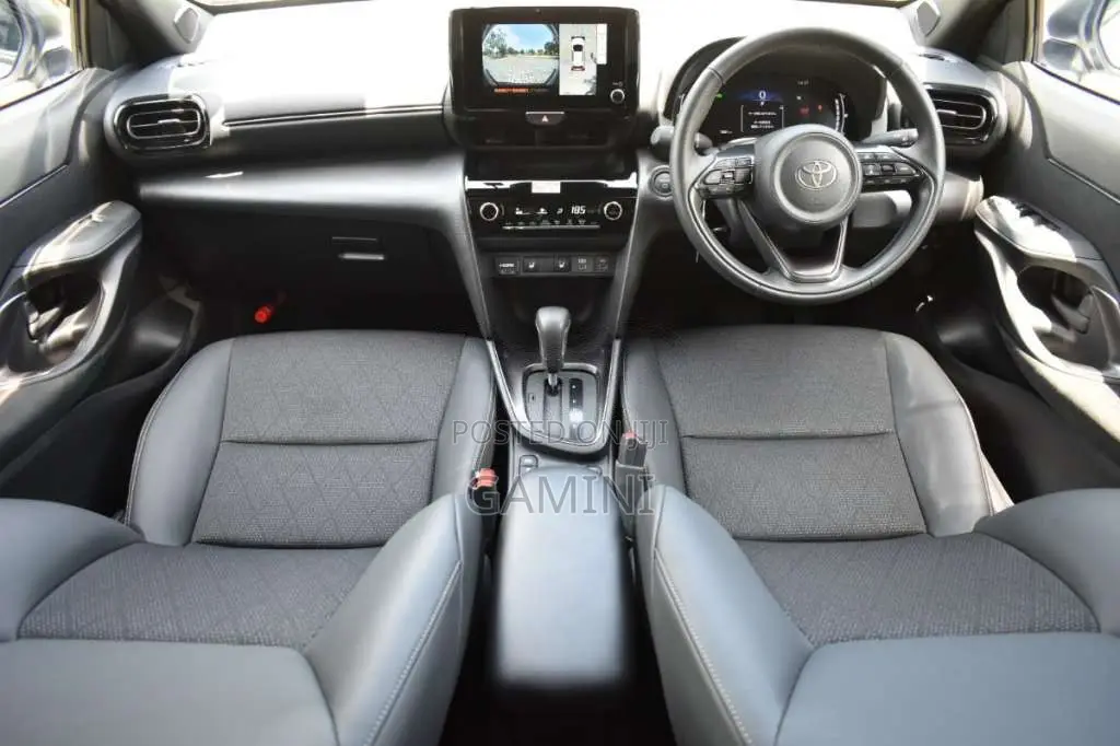 Toyota Yaris Cross HYBRID Z 2025 SUV Unregistered (Recondition)