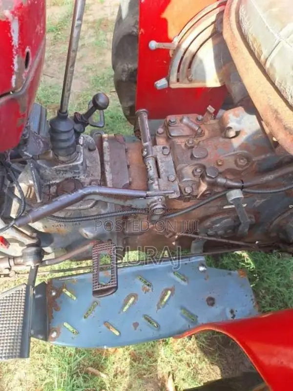 Massey-Ferguson 135 2000 Tractor (Used)