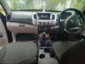 Mitsubishi L200 2011 Pickup (Used)