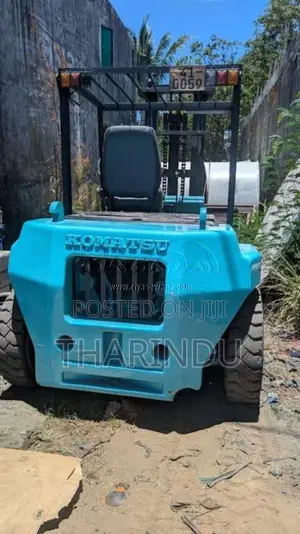Komatsu Forklift 1985 Heavy-Duty (Used)