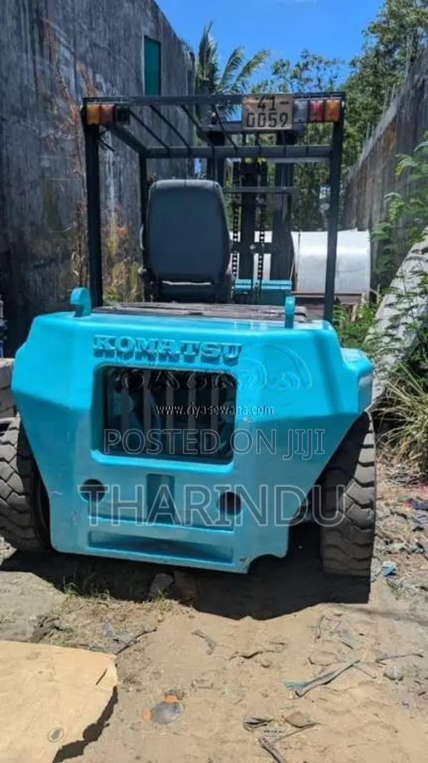 Komatsu Forklift 1985 Heavy-Duty (Used)