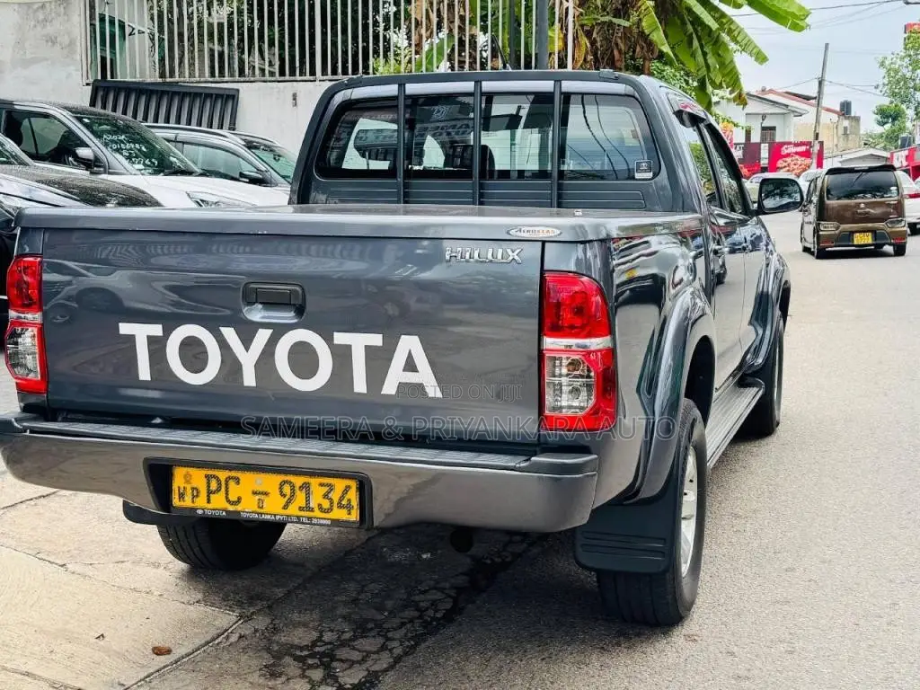 Toyota Hilux 2011 Pickup (Used)