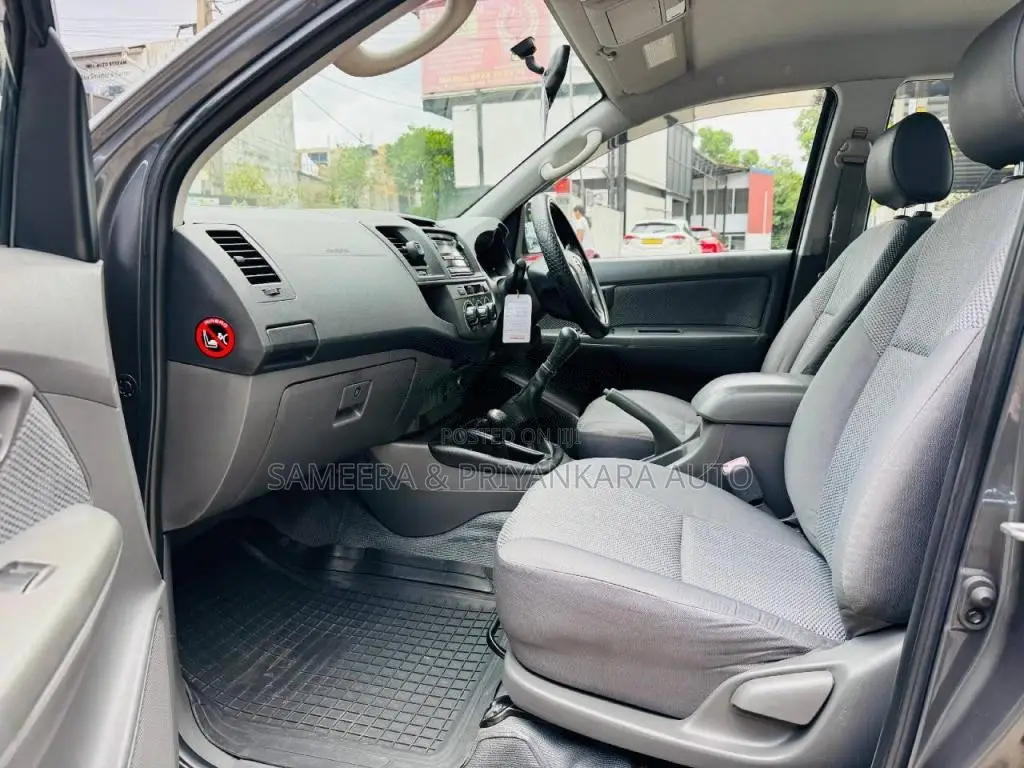 Toyota Hilux 2011 Pickup (Used)