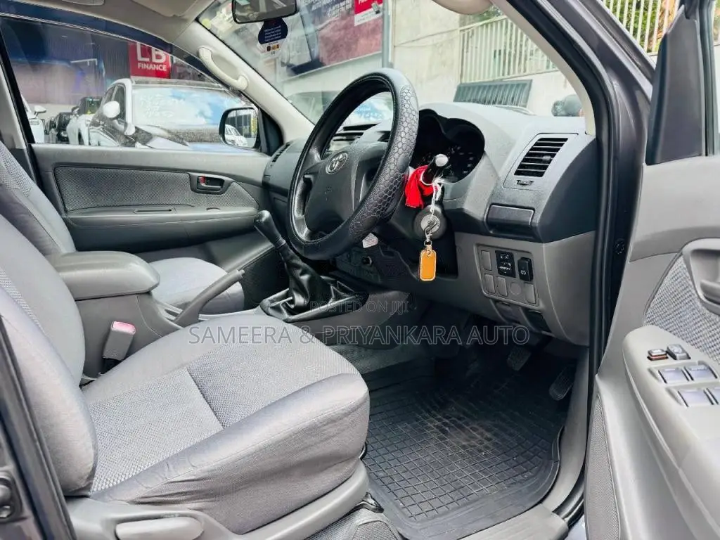 Toyota Hilux 2011 Pickup (Used)