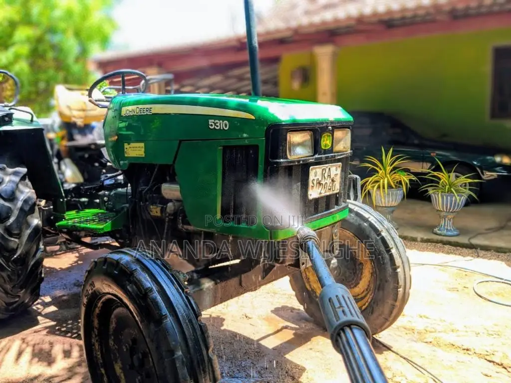 John-Deere 5310 2005 Tractor (Used)